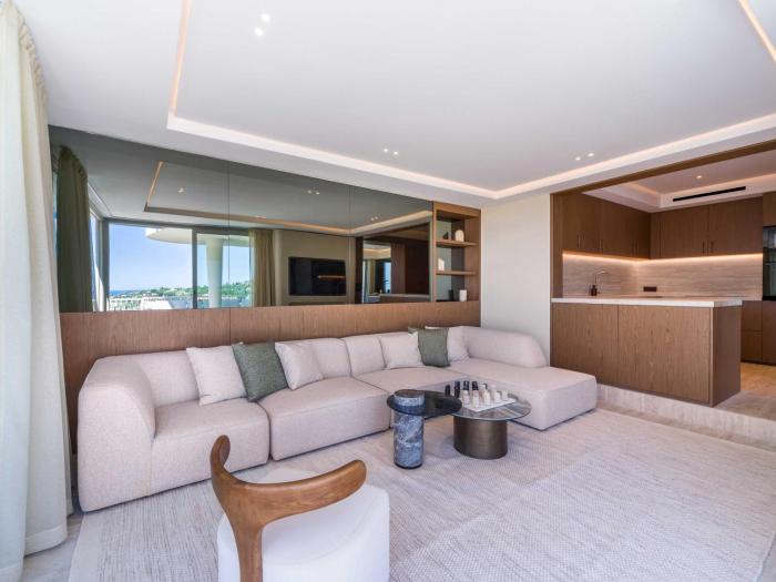 Exceptional Apartment with Terrace & Sea View