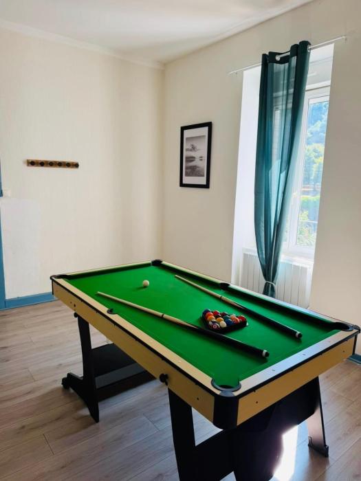 Appart cosy avec billard, à Bort
