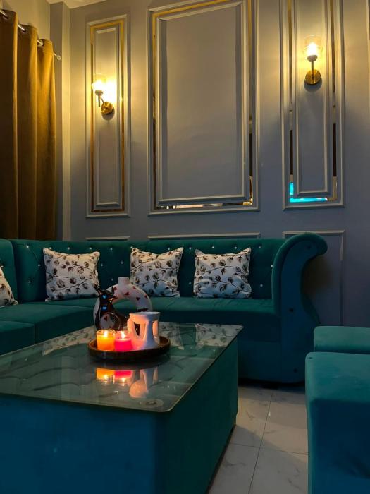 HOMLY STAYS 4BHK villa