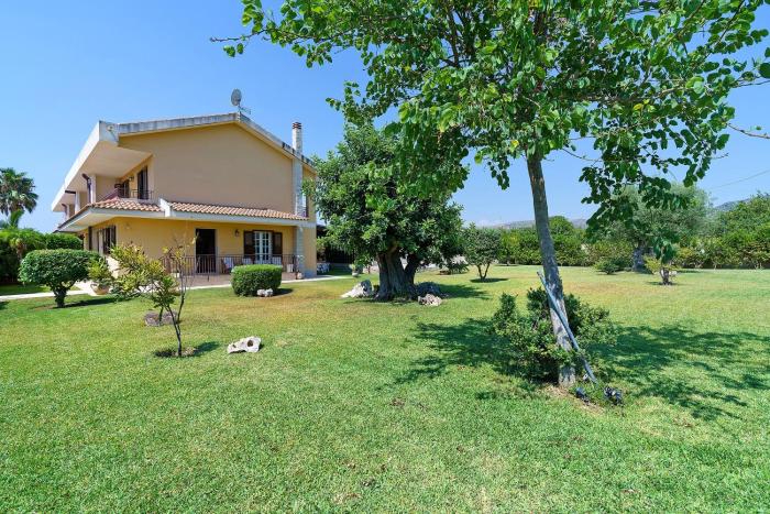 Villa allOmbra Del Carrubo