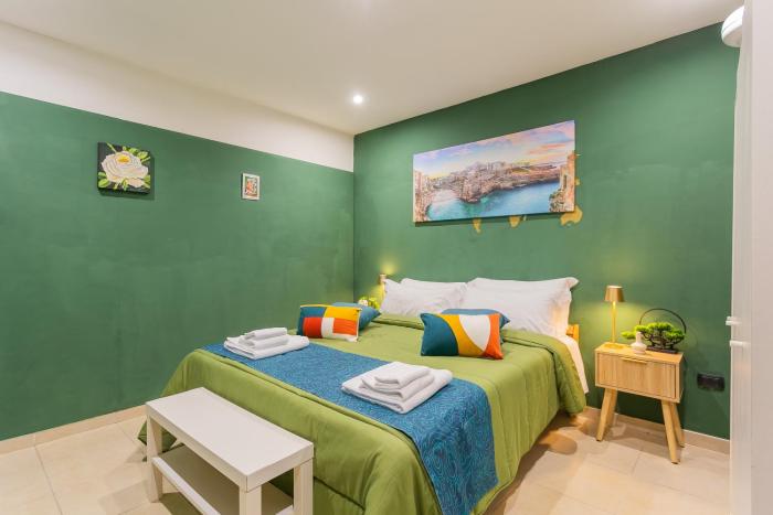NEW - NEAR BARI VECCHiA & CENTRAL STATION - Typical Bari Home
