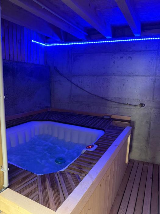 Gite de groupe lacs et forêt du jura - SPA et Sauna Privatif - Orgelet