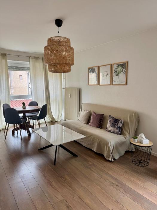 Quiet & Cozy, 15 Min to Basel by Bus, Parking
