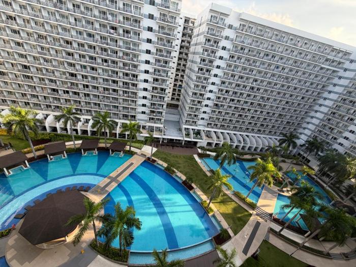 Shell Residences MOA Elegant Condotel