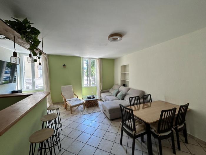 Apartment in Orange center
