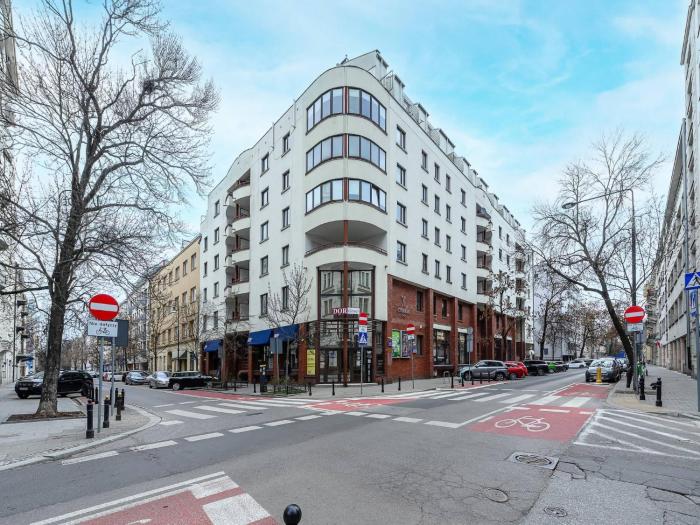 Charming Warsaw Apartment for 6