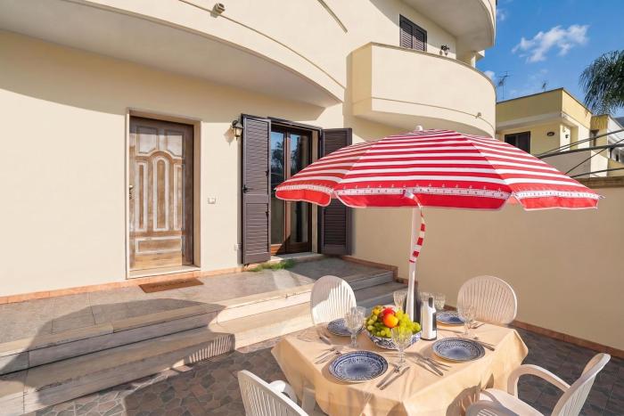 Casa Pascoli with Veranda Dining near Sandy Beach - Happy Rentals