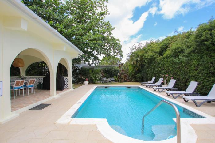 Large pool gardens and close to beach - Aqua Bliss