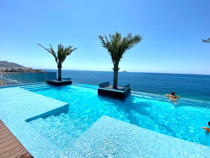 OCEAN DRIVE exclusive apartments on the first line