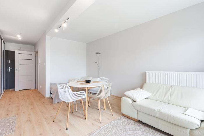 Solidarności Modern Beige Studio by BookingHost