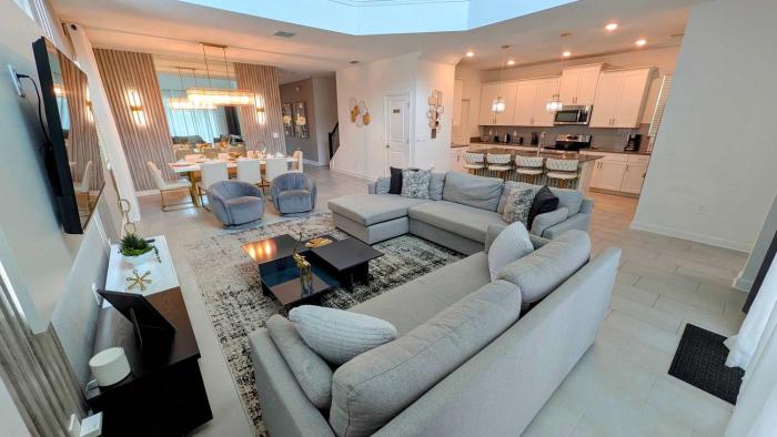 8955-Luxury 5BR Home at Champions Gate Resort