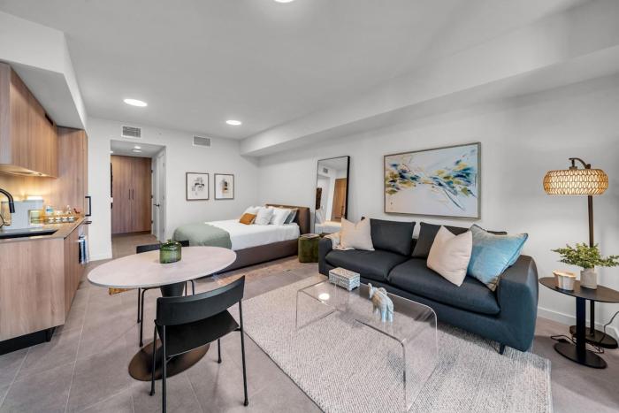 Brand New Downtown Miami Studio with Rooftop Pool