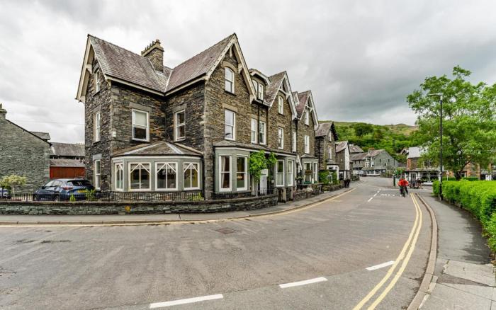 7 Bed in Ambleside oc-lr053