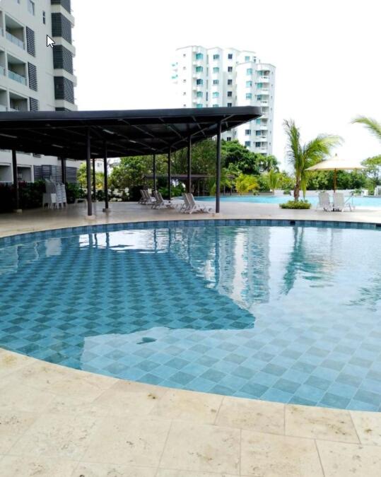 Luxury loft 17th flr with ocean view beach access!