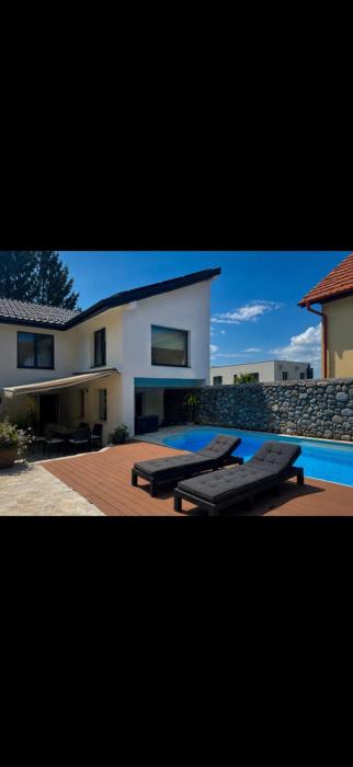 Hasdeu elegant apartment with pool
