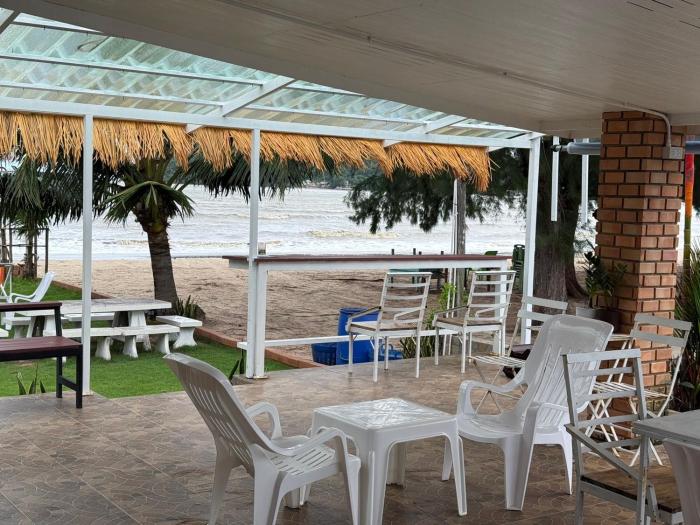 The retreat Beach