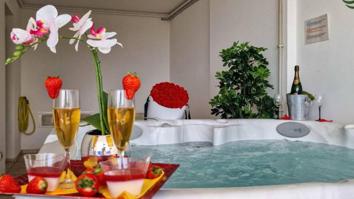 Exclusive penthouse with jacuzzi and sea views