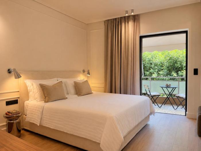 Manto Boutique Studio, walk to the Acropolis