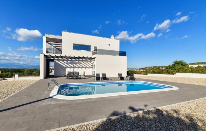 Awesome Home In Debeljak