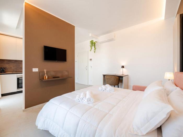 The Essential Suite V - Modern accomodation with Private Parking
