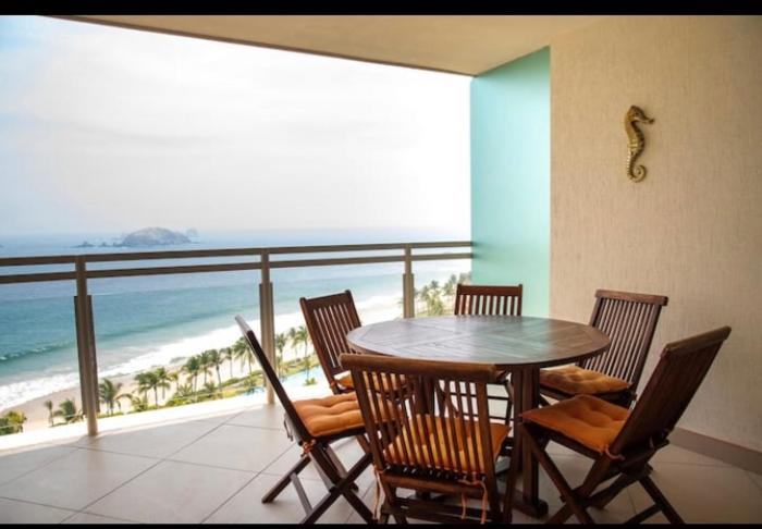 Beachfront Bay View Marina with Jacuzzi
