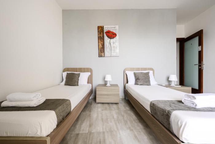 F10 Room 3, Private Room two single beds shared bathroom in shared Flat