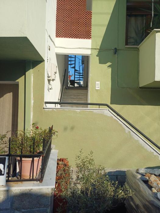 LA.KI House