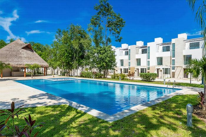 Stylish & bright contemporary 3BD I Pool!