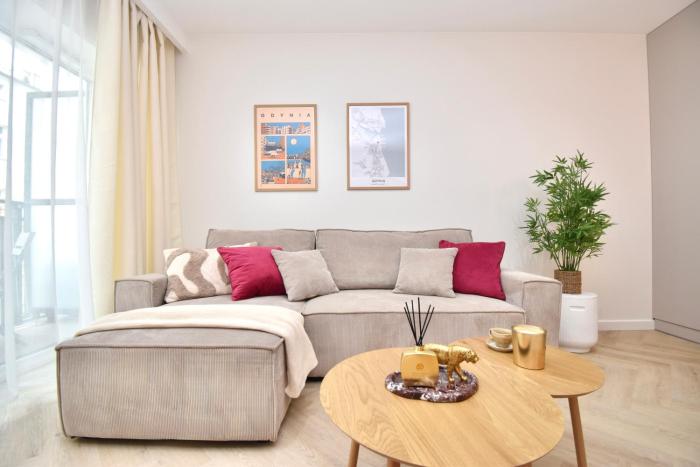 TOTU HOME Modern Gdynia Balcony Stay