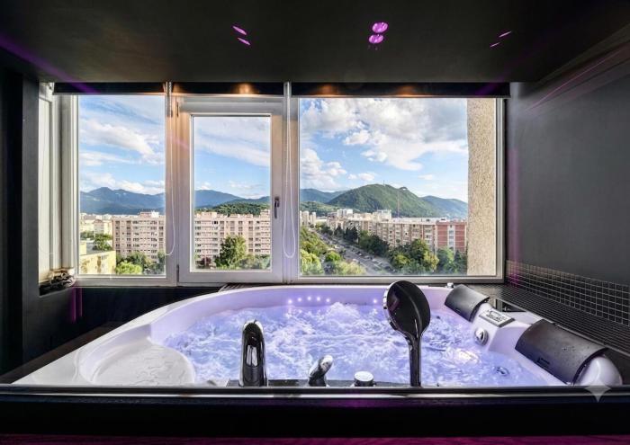 Panoramic Studio - Jacuzzi & Tâmpa View