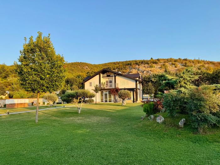 Villa Kadeli