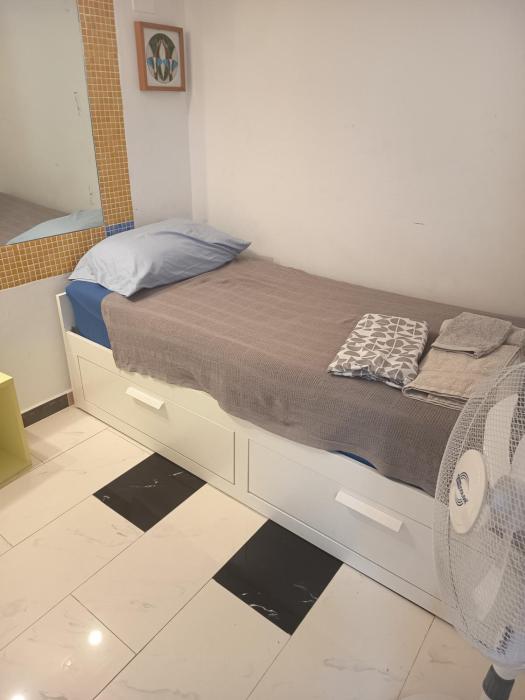Privat space neben U Bahn Haltestelle, Strand und Flughafen