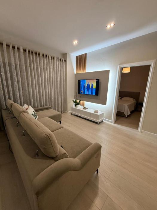Clints Seaside Retreat - Modern Apartment with Veranda