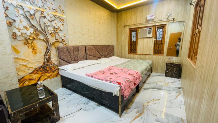 Divyaraj Home Stay 1 km from Kashi Vishwanath 250m to Ganga Ghat