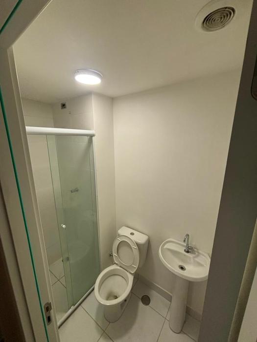 Apt vazio dois quartos com sacada