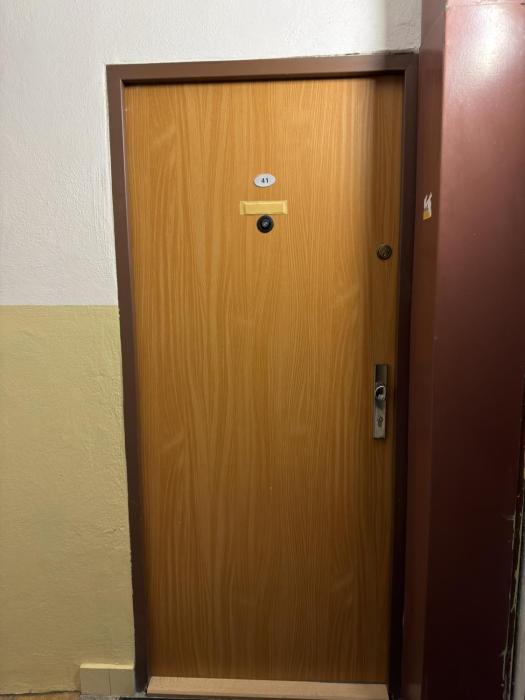 Tichý priestranný apartmán s parkovaním