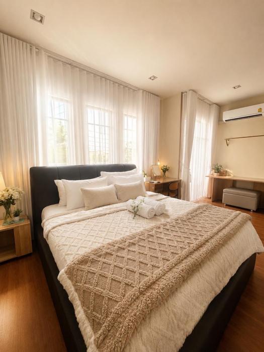 8 Bedroom Bangkok Family Home Sleeps 20 Near Safari World