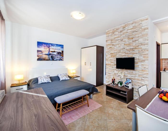 F&R Rooms