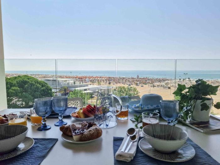 Colourful flat overlooking the sea