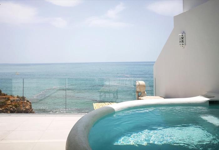 SEA FRONT- Luxe & Private Pool