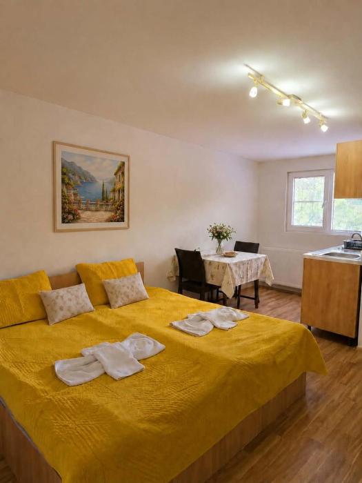 Apartmani Joniv Holding