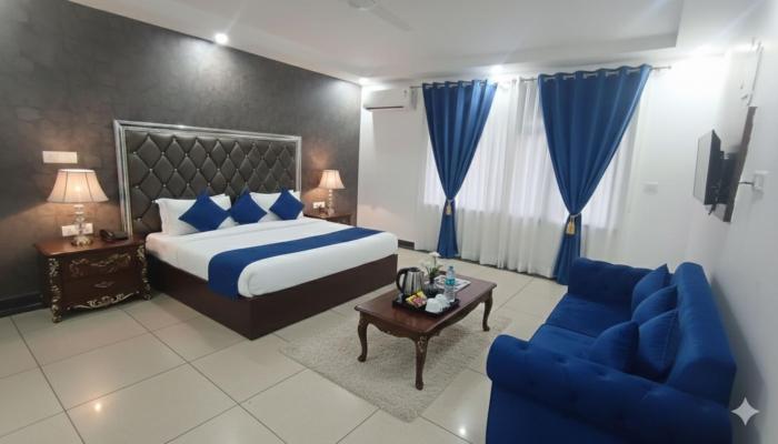 Hotel Skyway Plaza