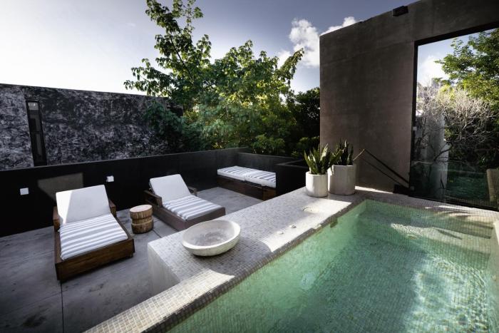 The Four Luxury Villas, 8 Pools, 15 BRs, 38 Pax