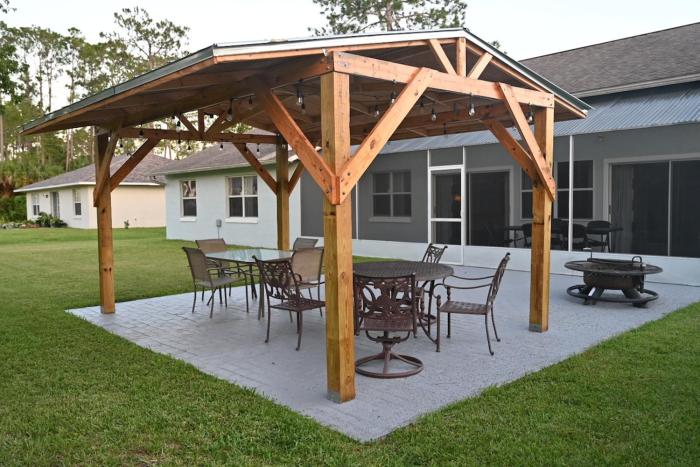Spacious Home, 15 minutes to Beach