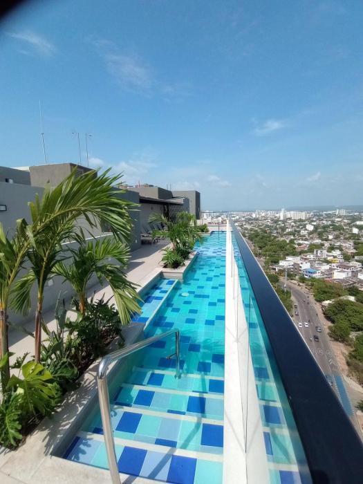 Apartamento 2 alcobas 2 baños en Edificio Confortable Zona No-Turistica sobre avenida acceso al centro y playas 20 min