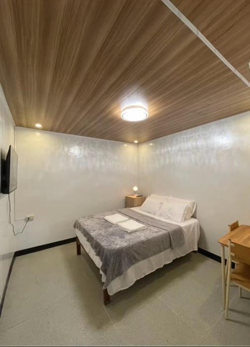 Aloha 808 Semi-furnished, airconditioned with wifi