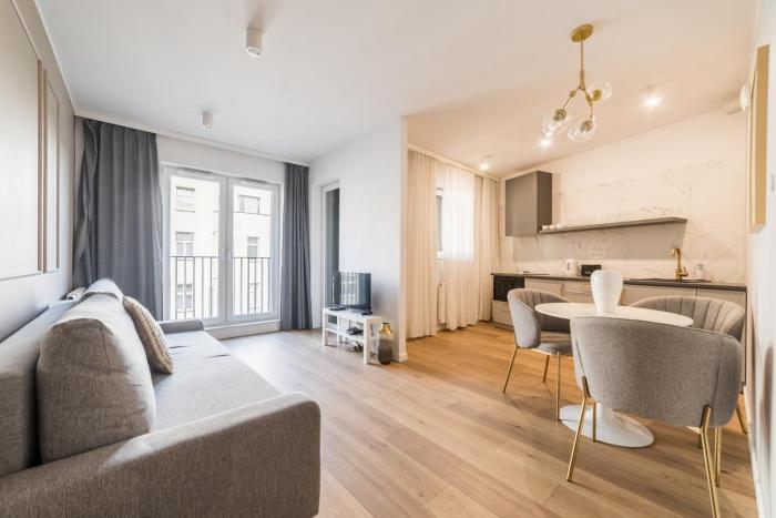 Sikorskiego Serene Apartment by BookingHost