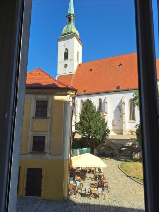 New Oldtown Apartment near St Martin Cathedral, AC, Balcony