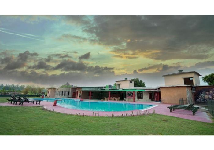 Corbett Soho Resort
