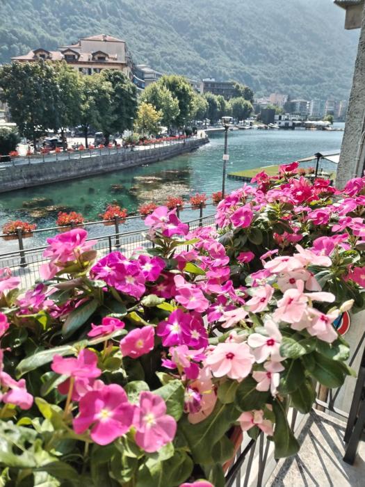 un balcone sul lago